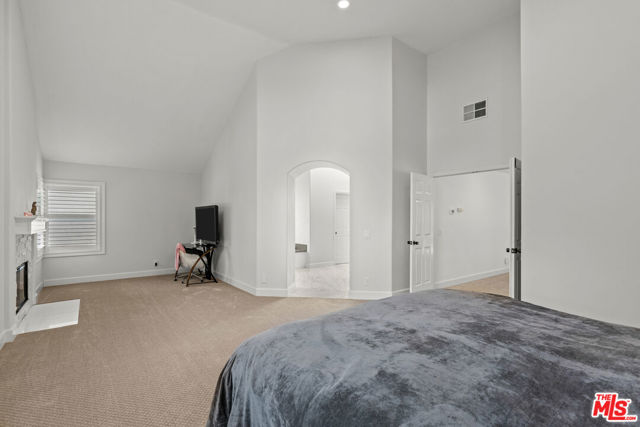 4370 Park Monte Nord, Calabasas CA: https://media.crmls.org/mediaz/0e607435-2e46-4a7e-a7a5-35daface42b6.jpg