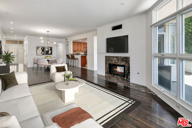 2115 3RD Street, Santa Monica CA: https://media.crmls.org/mediaz/0e60b39e-204c-40dc-a413-473dbd4411c9.jpg