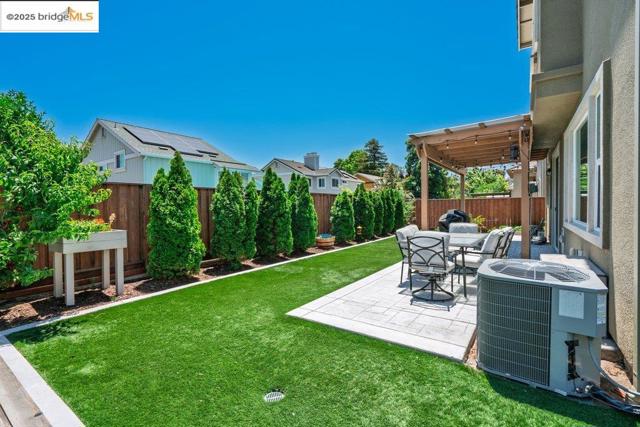 4670 Fuschia Way, Oakley CA: https://media.crmls.org/mediaz/0e60de29-55d2-4f67-9c02-74cf5b62a0bf.jpg
