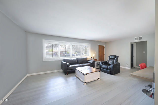 Detail Gallery Image 8 of 28 For 3911 S G St, Oxnard,  CA 93033 - 3 Beds | 2 Baths