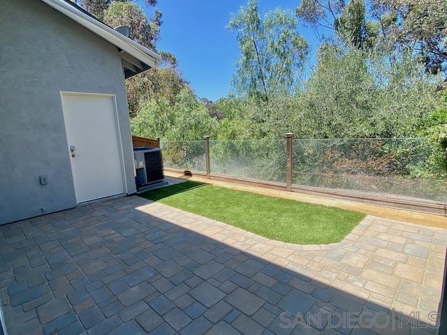 2835 Hillsboro Ct, Carlsbad CA: https://media.crmls.org/mediaz/0e61918a-1abe-4d9e-b97b-4b5a785de23d.jpg
