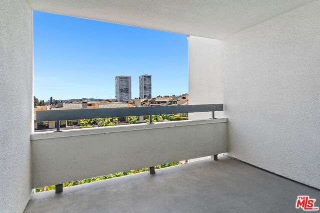 2142 Century Park Lane, Los Angeles CA: https://media.crmls.org/mediaz/0e625574-3577-4b01-992f-e29150e7d7cb.jpg