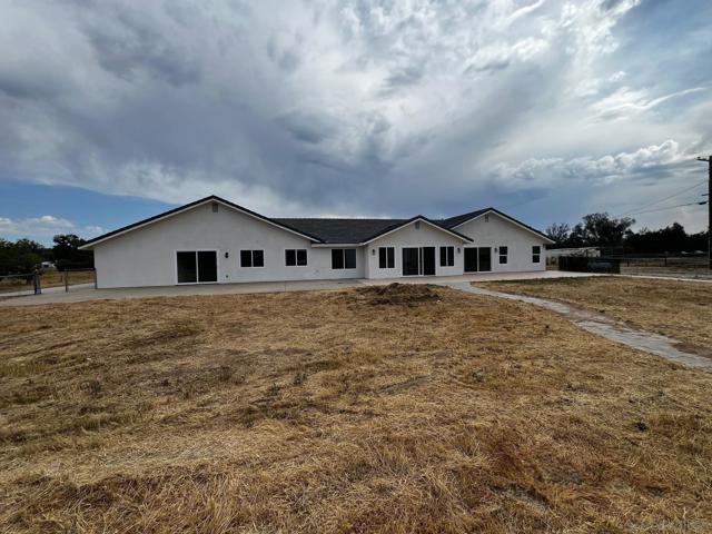 2152 Walnut St, Ramona CA: https://media.crmls.org/mediaz/0e62632c-4bac-43fc-bf9d-c8ffeed2591b.jpg