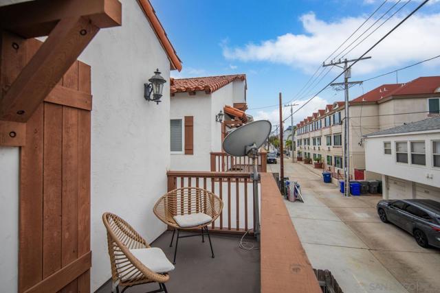246 C Avenue, Coronado CA: https://media.crmls.org/mediaz/0e629177-3302-40a7-a9c1-a3dd8dc18d80.jpg