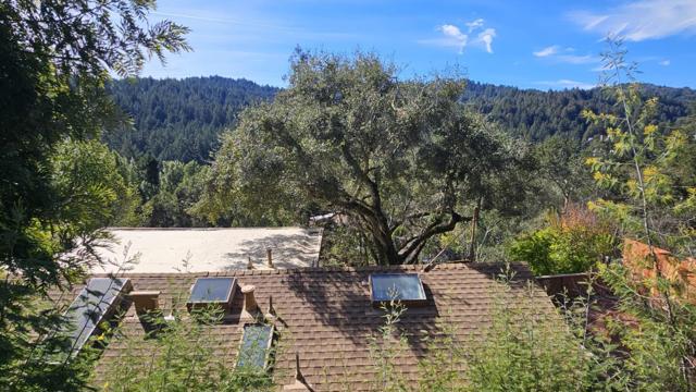 21386 Sunnyside Road, Los Gatos CA: https://media.crmls.org/mediaz/0e62d831-0a00-474d-8c75-636594e05520.jpg
