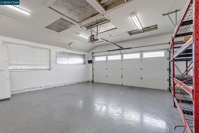 5891 Caulfield Dr, Clayton CA: https://media.crmls.org/mediaz/0e62db99-3174-4236-ac13-60884ddd42b7.jpg