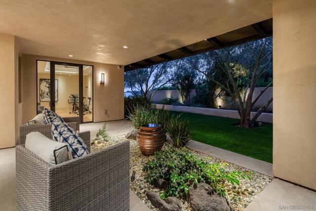 6005 La Jolla Scenic Dr S, La Jolla CA: https://media.crmls.org/mediaz/0e6313e5-30be-4fab-aeed-1145c6a84c7f.jpg