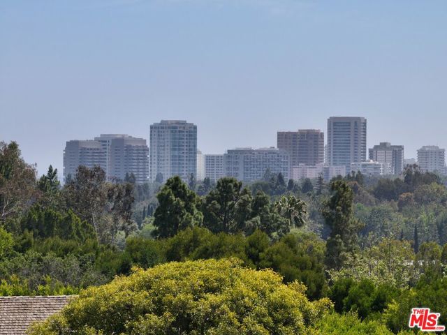 1120 Summit Drive, Beverly Hills CA: https://media.crmls.org/mediaz/0e637758-a941-404c-a1ca-aaeb45da8879.jpg