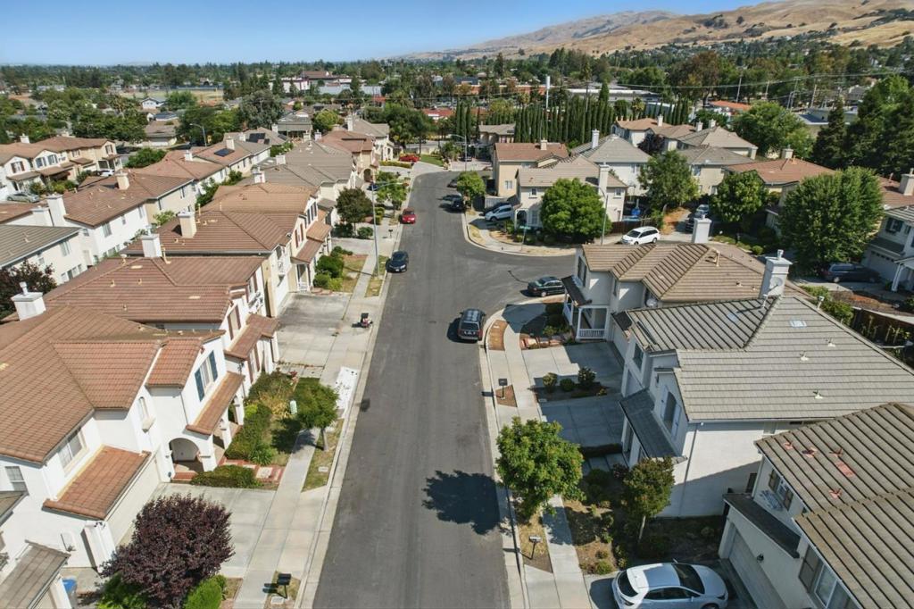 https://media.crmls.org/mediaz/0e63db03-bed6-45a0-bd15-9cdb45c3d494.jpg?preset=X-Large