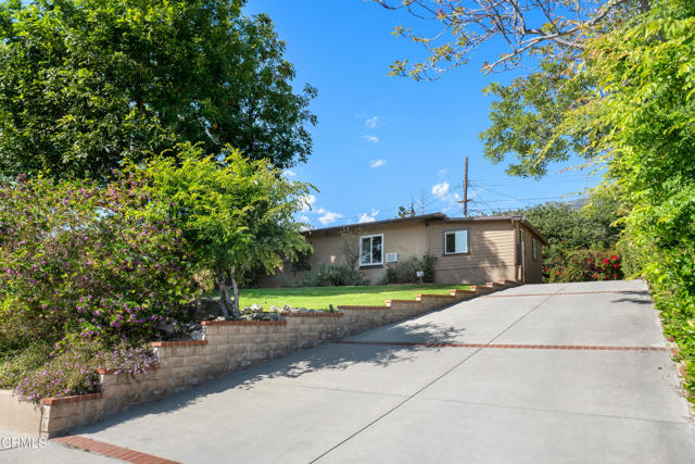 4702 Moore Street, La Crescenta CA: https://media.crmls.org/mediaz/0e647460-a20d-455d-944d-306e0988592b.jpg