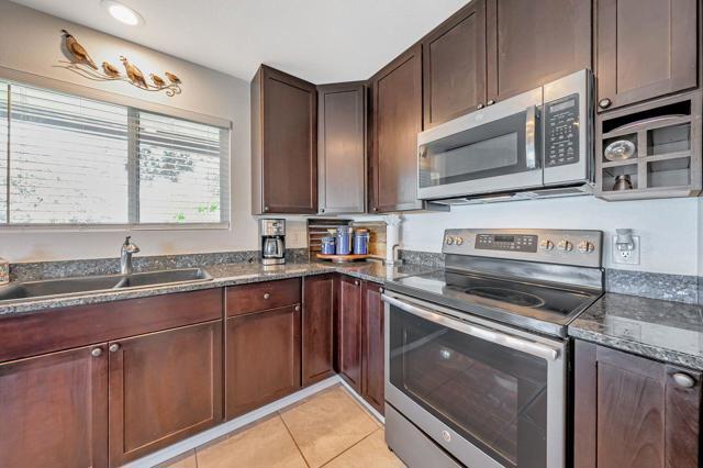 12340 Lakeshore Drive, Clearlake CA: https://media.crmls.org/mediaz/0e647ba9-36f8-4dff-a1a2-6a85629ec0ae.jpg