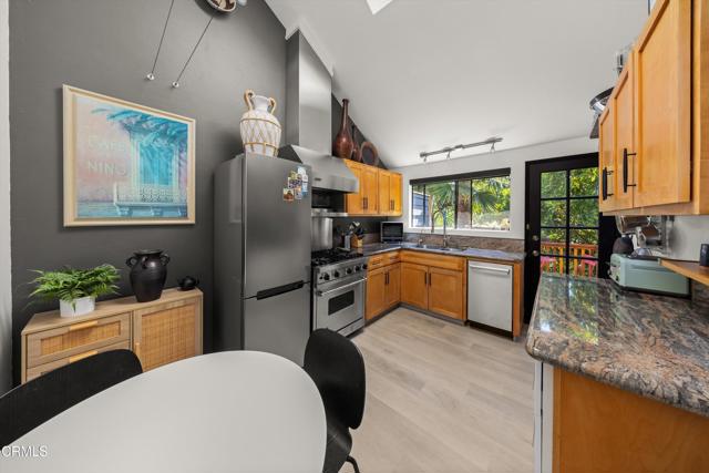 Detail Gallery Image 13 of 48 For 30 S Salinas St #B,  Santa Barbara,  CA 93103 - 3 Beds | 2 Baths