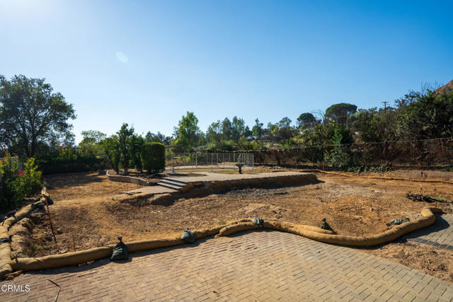 1962 E Loma Alta Drive, Altadena CA: https://media.crmls.org/mediaz/0e659cb9-c510-42e5-a2b5-5d14dc3971a8.jpg