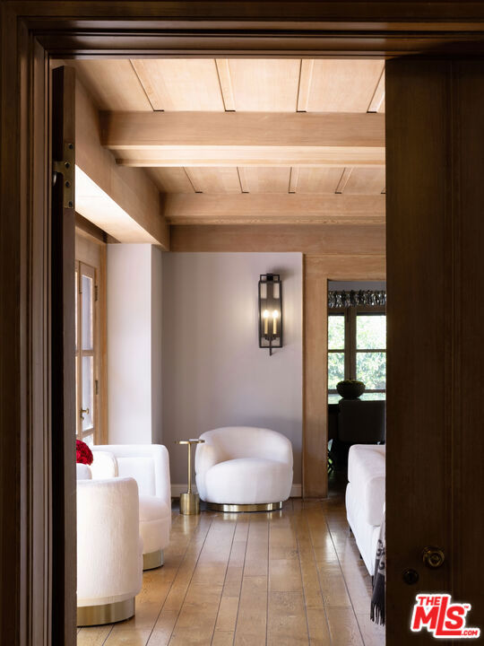 18625 Wells Drive, Tarzana CA: https://media.crmls.org/mediaz/0e65a641-f8bd-4647-b6a5-db646630c75c.jpg