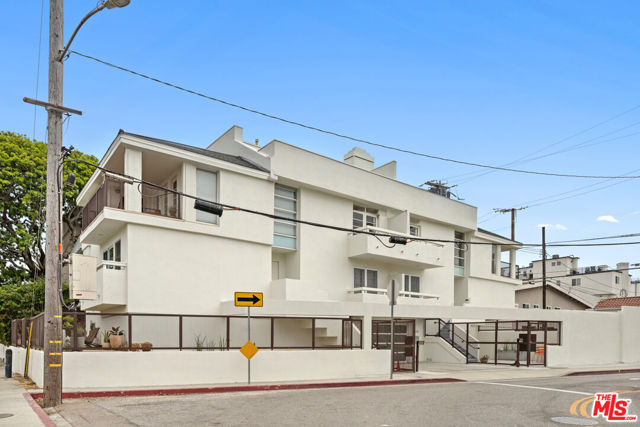 3501 Esplanade, Marina del Rey CA: https://media.crmls.org/mediaz/0e65ac33-a8d5-4692-9115-9831849b4e34.jpg