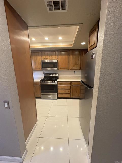 Detail Gallery Image 9 of 24 For 931 Martin Dr #3,  Escondido,  CA 92026 - 2 Beds | 2 Baths