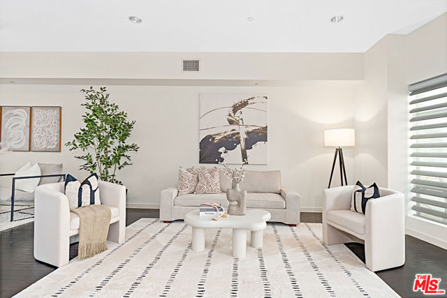 3119 Via Dolce, Marina del Rey CA: https://media.crmls.org/mediaz/0e661f5b-6a04-4c0d-9fc9-46c220192340.jpg