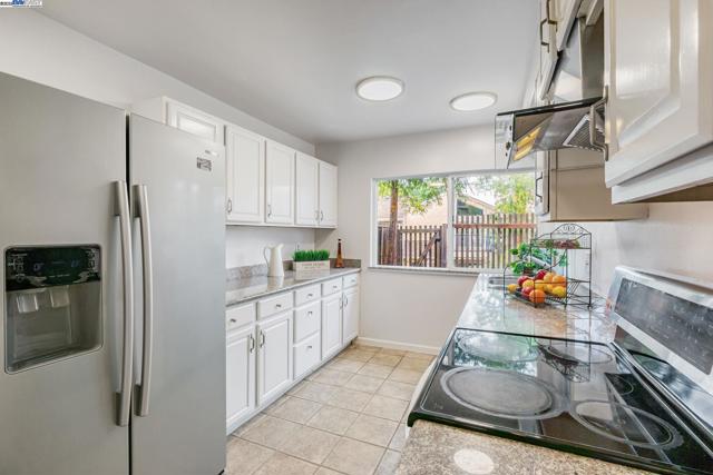208 Siskiyou Ct, Walnut Creek CA: https://media.crmls.org/mediaz/0e663737-273f-4fa5-9543-0490f52daa05.jpg