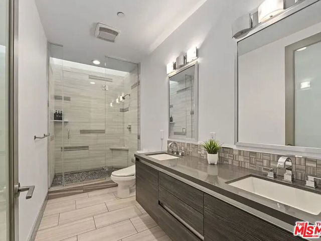6728 W Hepburn Way, Los Angeles CA: https://media.crmls.org/mediaz/0e666bb0-e382-4c46-a32b-6d9c065afca8.jpg