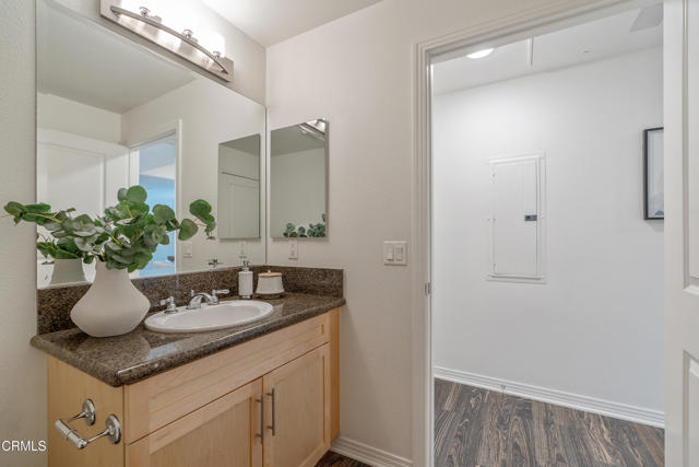 931 E Walnut Street, Pasadena CA: https://media.crmls.org/mediaz/0e6782de-9be4-4100-87fc-e895aaad521c.jpg