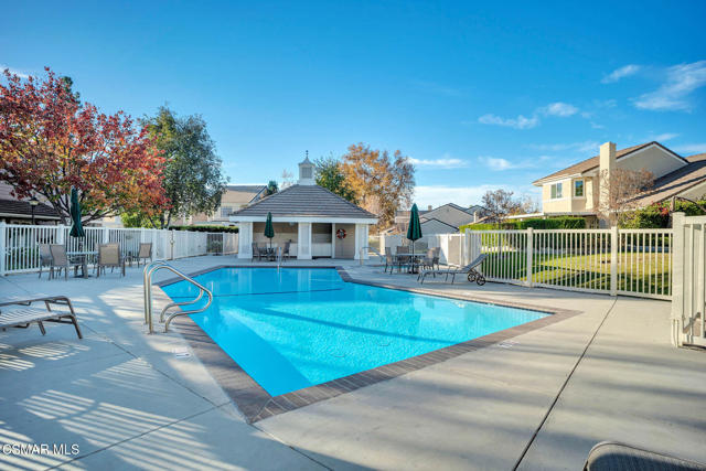 3008 Shadow Brook Lane, Westlake Village CA: https://media.crmls.org/mediaz/0e67a937-719e-4a79-b6c6-e39dcea0eb9b.jpg