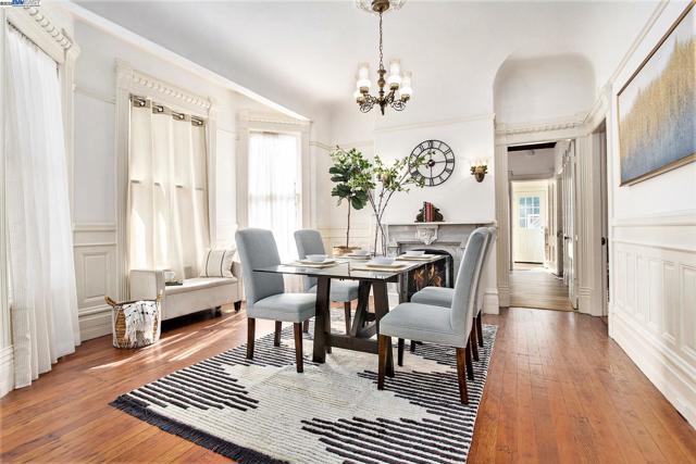 2120 Encinal Ave, Alameda CA: https://media.crmls.org/mediaz/0e67cdf1-eb7e-4c3c-9944-6bbff37ff44d.jpg