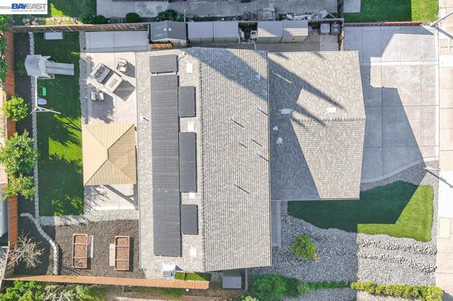 907 Hazel St, Livermore CA: https://media.crmls.org/mediaz/0e683700-497d-4e6b-8a1e-4a9a18f2f444.jpg