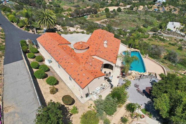 944 Rainbow Crest Road, Fallbrook CA: https://media.crmls.org/mediaz/0e68d078-1a09-4cf7-b16d-dbecaeb00bdf.jpg