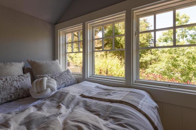 602 Vista Drive, Redwood City CA: https://media.crmls.org/mediaz/0e68daf8-be3e-4155-bd94-782b8fec0952.jpg