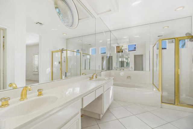 2 Vistara Drive, Rancho Mirage CA: https://media.crmls.org/mediaz/0e691142-e168-4180-9d94-c0fb1c3ae14b.jpg