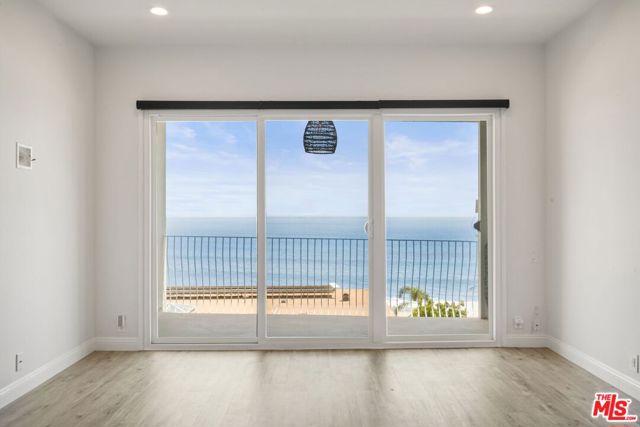 18103 Coastline Drive, Malibu CA: https://media.crmls.org/mediaz/0e693016-ad98-4e46-99c8-7c91cbfe974a.jpg