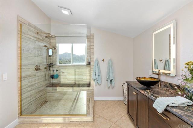 962 Chardonney Way, Escondido CA: https://media.crmls.org/mediaz/0e69f272-0143-4886-89cb-bc032d5764d7.jpg