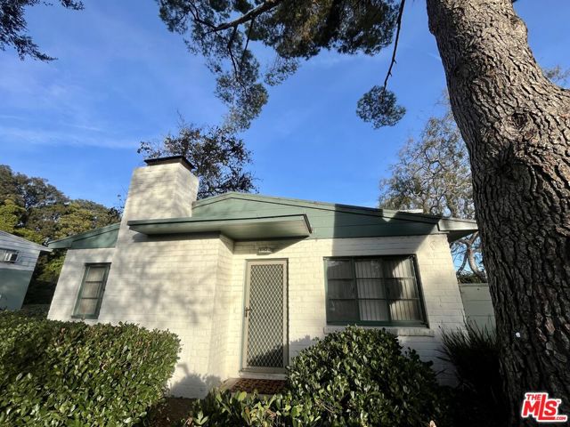 5152 Village Green, Los Angeles, CA 90016