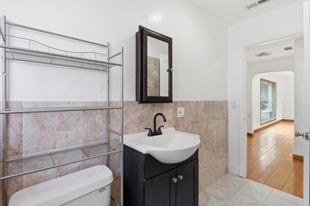 https://media.crmls.org/mediaz/0e6a3e66-58f7-4f39-90f7-a7e48eef7667.jpg?preset=X-Large