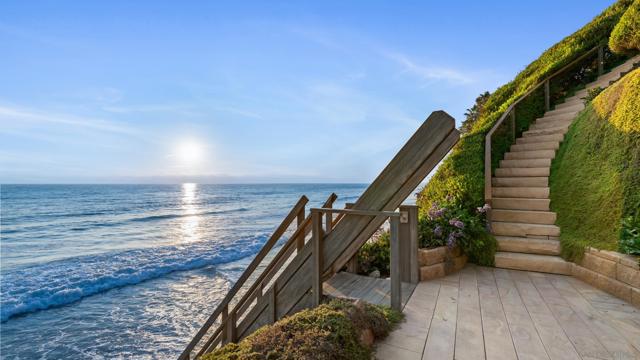 1230 Neptune Ave, Encinitas CA: https://media.crmls.org/mediaz/0e6a5b25-8b99-40e2-af58-3b44471a8ff8.jpg
