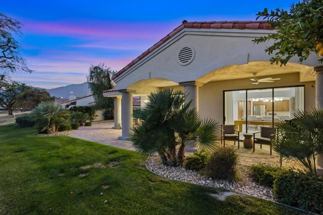 56300 Pebble Beach, La Quinta CA: https://media.crmls.org/mediaz/0e6a7784-846c-45db-8fe8-2b084fe86511.jpg