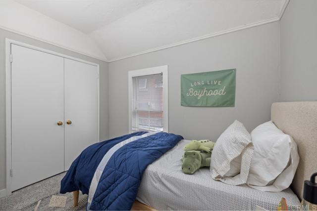 131 H Avenue, Coronado CA: https://media.crmls.org/mediaz/0e6a8f7f-bcf9-4640-b711-0bc318a78e53.jpg