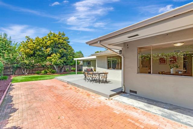 171 E Creek Drive, Menlo Park CA: https://media.crmls.org/mediaz/0e6ae737-5afb-4cfa-bd5e-bcda2490e610.jpg
