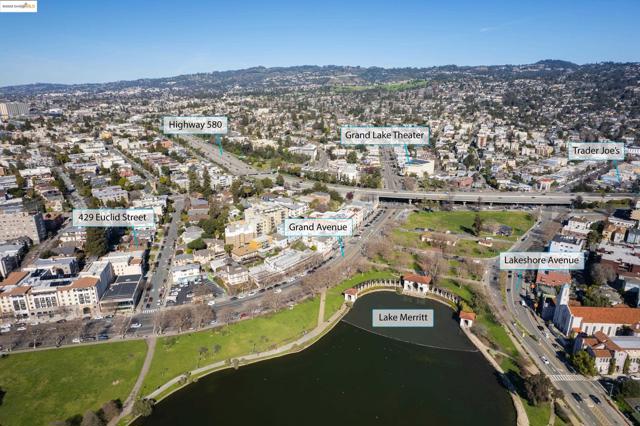 429 Euclid Ave, Oakland CA: https://media.crmls.org/mediaz/0e6af90b-8f87-4532-bca9-9edaeb93f4d9.jpg