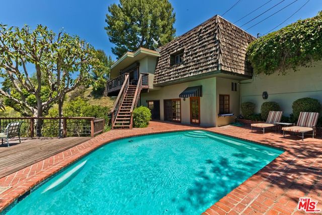 13490 Firth Drive, Beverly Hills CA: https://media.crmls.org/mediaz/0e6b0f01-08be-40d9-a0c2-8c6b8852c99a.jpg
