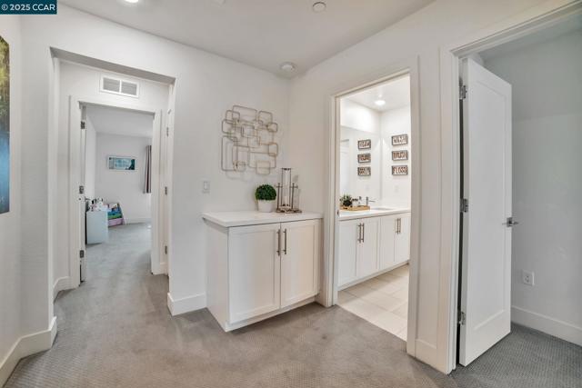 33103 Via Vicenza, San Ramon CA: https://media.crmls.org/mediaz/0e6b24a5-aa1f-4250-9b65-302680368b56.jpg