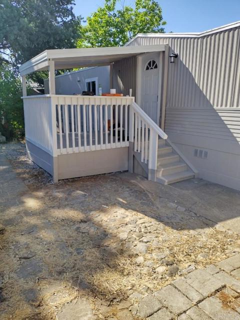 12125 Lake Boulevard, Redding CA: https://media.crmls.org/mediaz/0e6b3a30-13ee-4e46-8122-0bf46f99deac.jpg