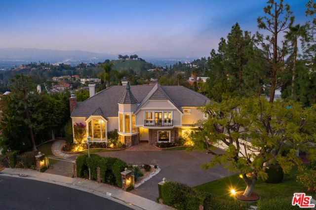 3819 Vista Linda Drive, Encino CA: https://media.crmls.org/mediaz/0e6b3f8d-52a7-40f2-af18-9e3b96e1d5a3.jpg