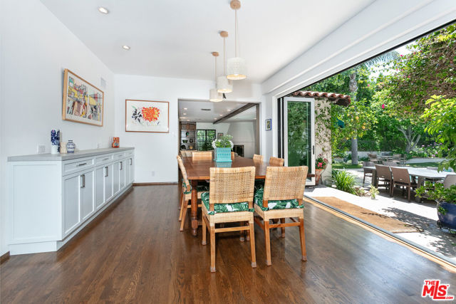 627 N Alta Drive, Beverly Hills CA: https://media.crmls.org/mediaz/0e6b948e-a605-45a5-ad48-997354ab20f1.jpg