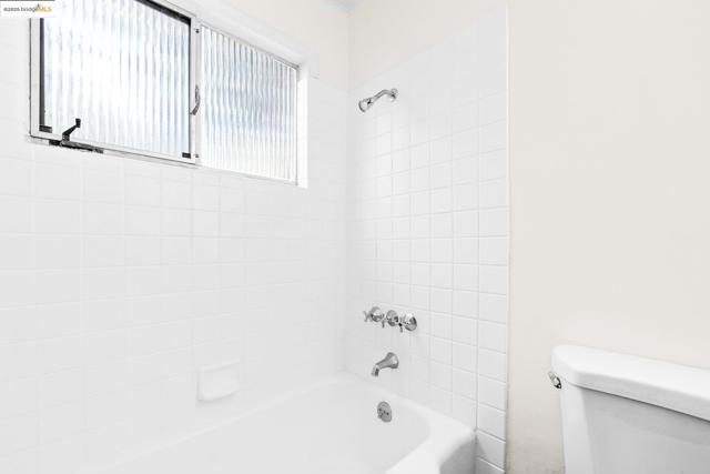 1730 Highland Pl, Berkeley CA: https://media.crmls.org/mediaz/0e6c0dfa-98d3-49f4-9e0e-1cbdc038fa31.jpg
