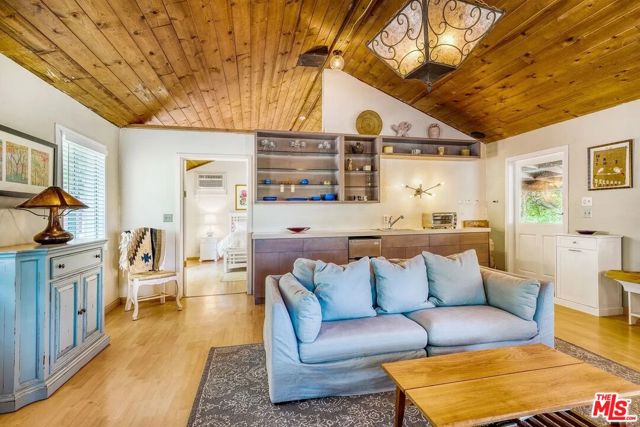 20799 Highway 128, Yorkville CA: https://media.crmls.org/mediaz/0e6c5d82-57d1-4d60-abc1-7262687b013e.jpg