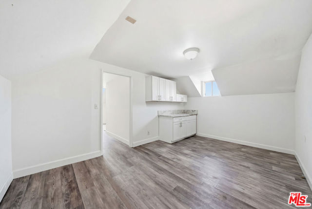 1147 S Westlake Avenue, Los Angeles CA: https://media.crmls.org/mediaz/0e6d12a3-4a32-4072-a572-907f90d58242.jpg