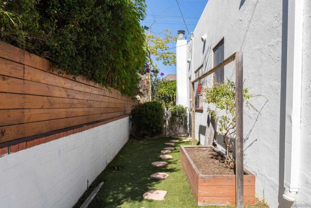 3077 Landis St, San Diego CA: https://media.crmls.org/mediaz/0e6d722b-54be-4b1b-9090-7e8b5786f7d0.jpg