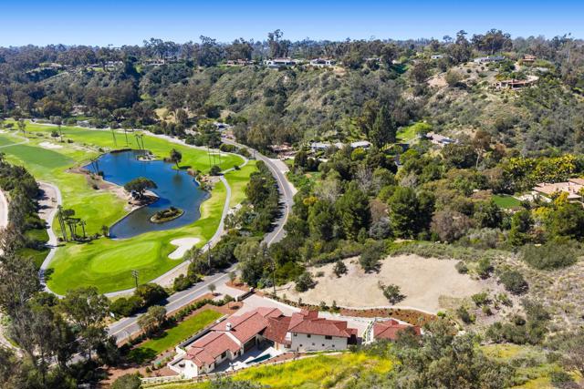 5758 60 Las Palomas, Rancho Santa Fe CA: https://media.crmls.org/mediaz/0e6d82f6-7328-451e-b53c-c48d808d868a.jpg
