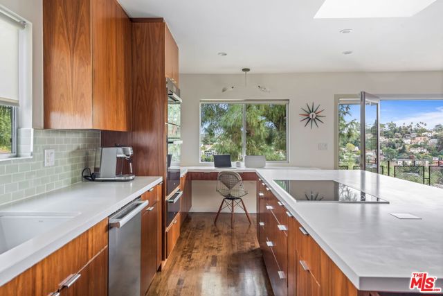 3736 Clayton Avenue, Los Angeles CA: https://media.crmls.org/mediaz/0e6dbc86-35ba-4847-8f14-f0e5c1fa6e1b.jpg